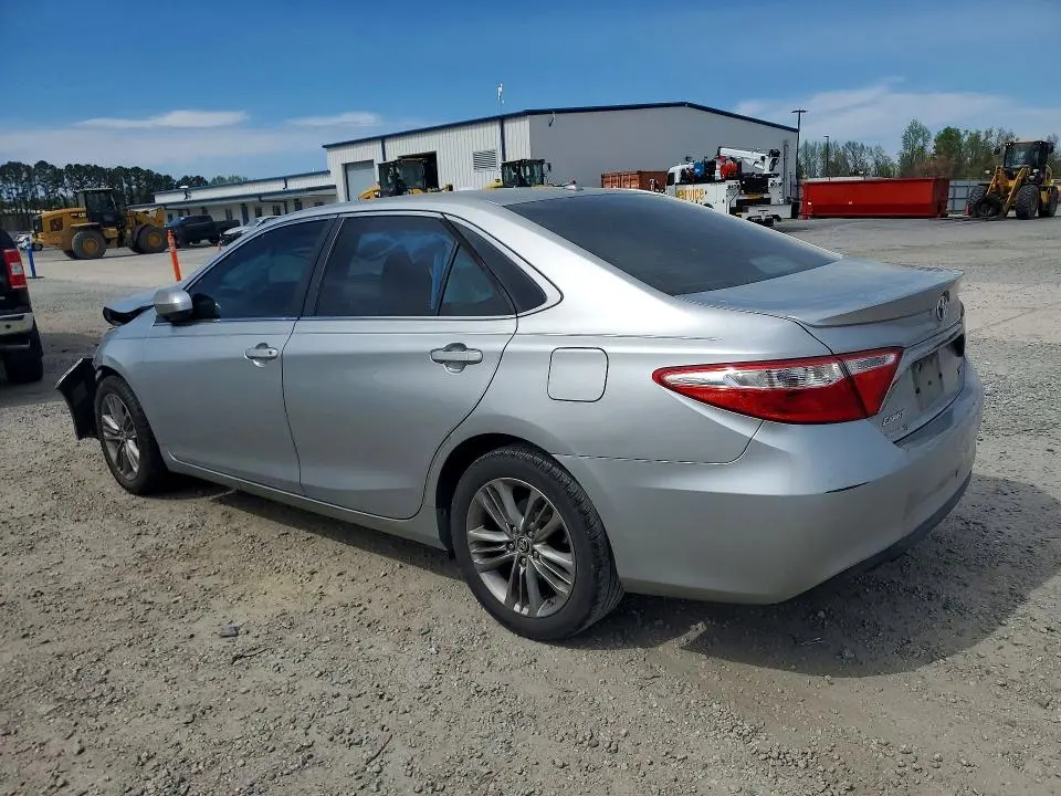 2015 TOYOTA CAMRY SE  