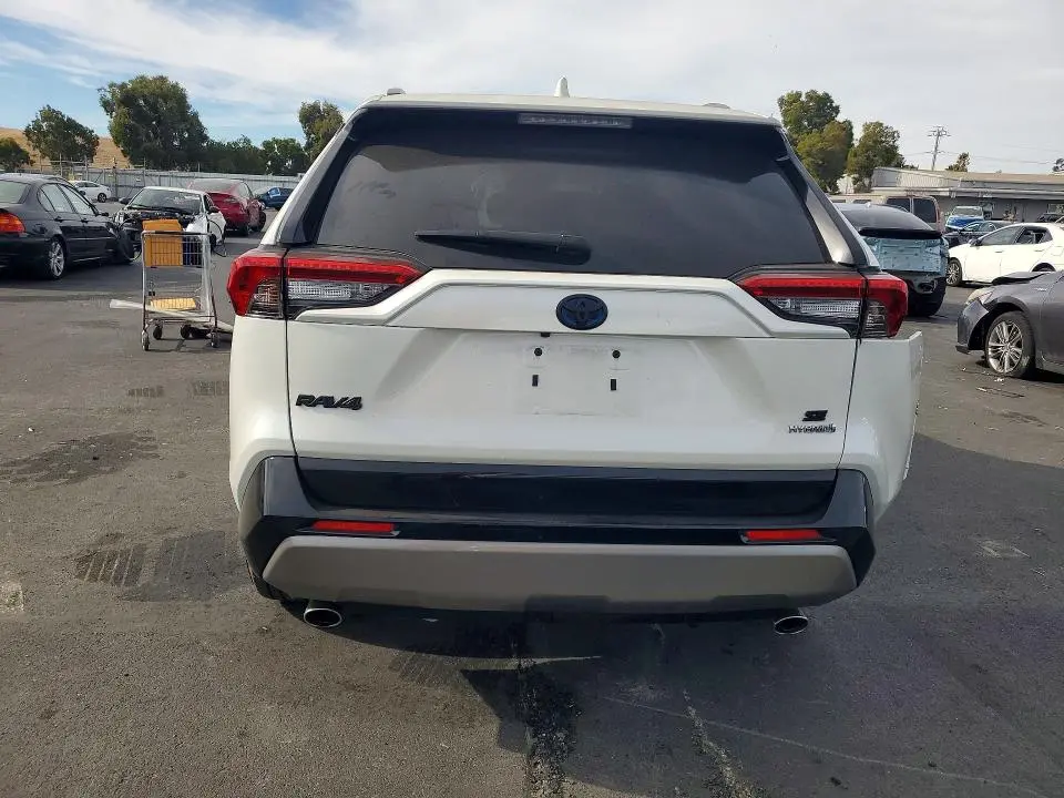 2022 TOYOTA RAV4 SE  