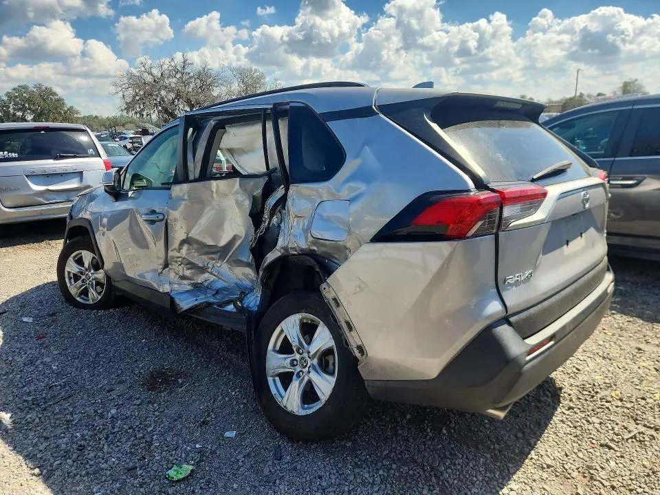2019 TOYOTA RAV4 XLE  