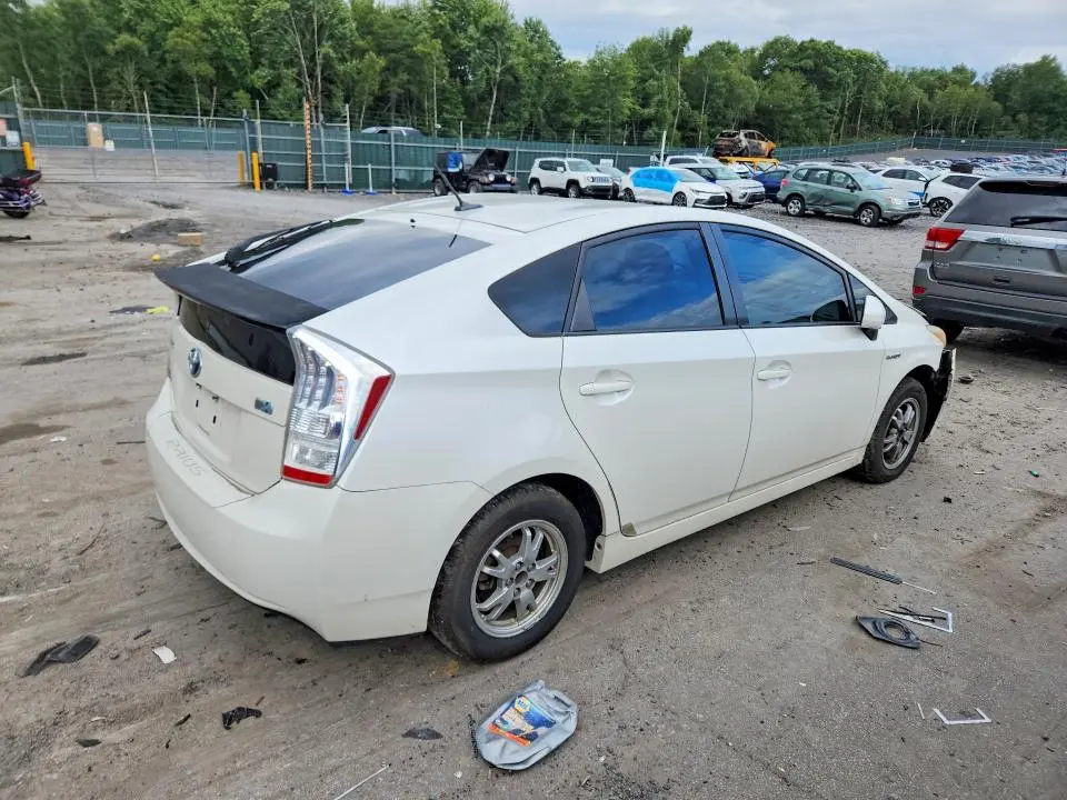 2011 TOYOTA PRIUS THREE  