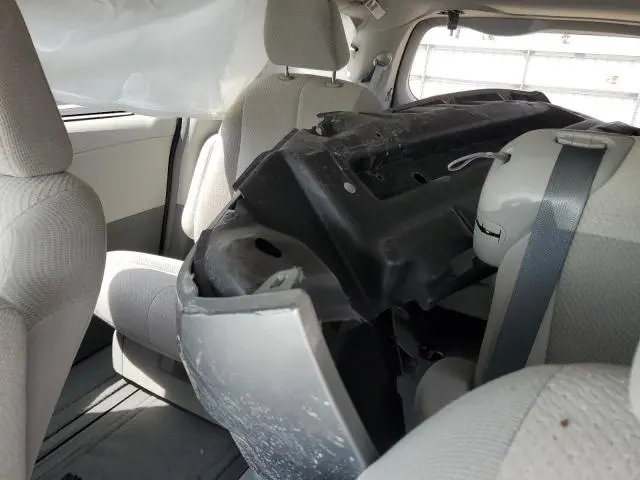 2012 TOYOTA SIENNA LE  