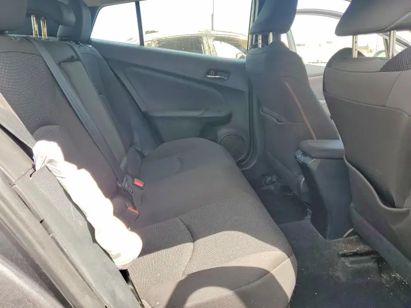 2021 TOYOTA PRIUS LE  