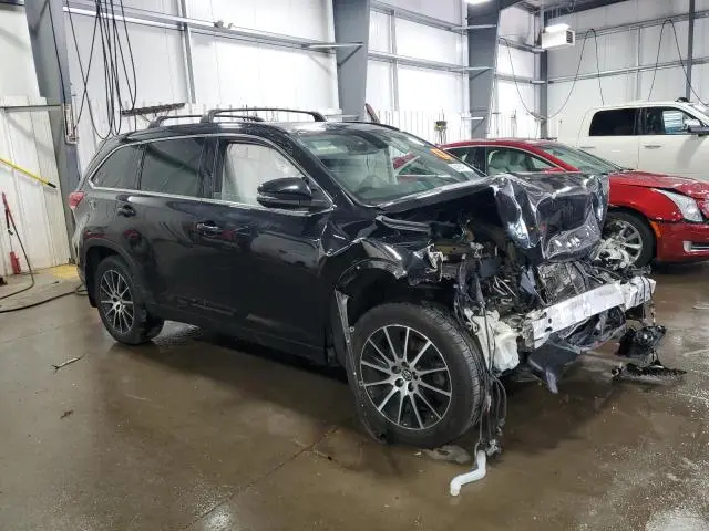 2017 TOYOTA HIGHLANDER SE  