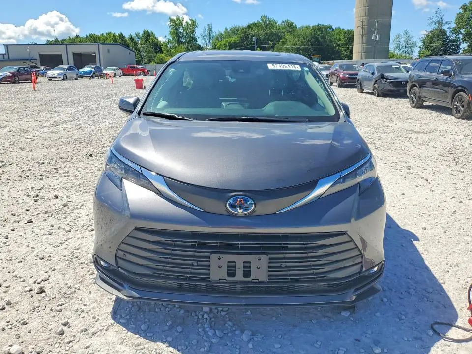 2025 TOYOTA SIENNA XLE 7-PASSENGER  