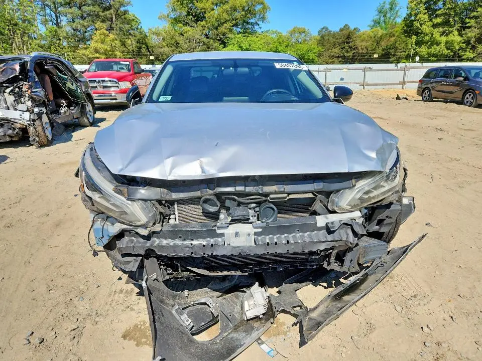 2019 NISSAN ALTIMA SR  