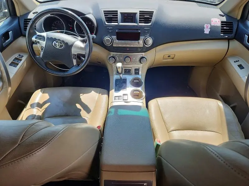 2012 TOYOTA HIGHLANDER SE  