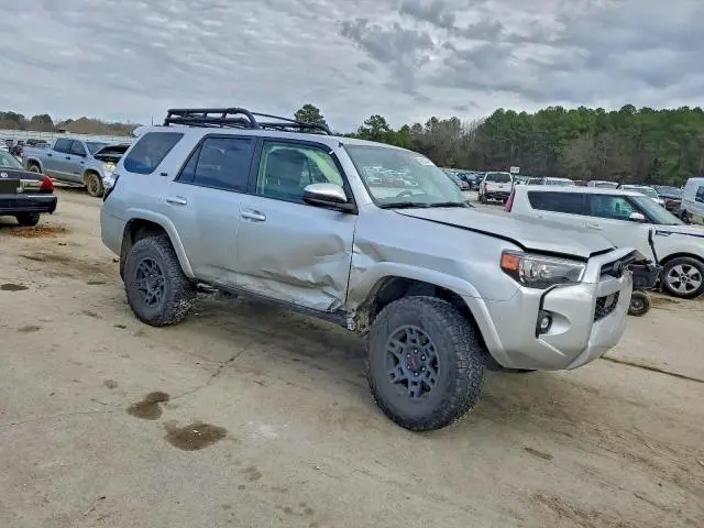 2023 TOYOTA 4RUNNER SE  