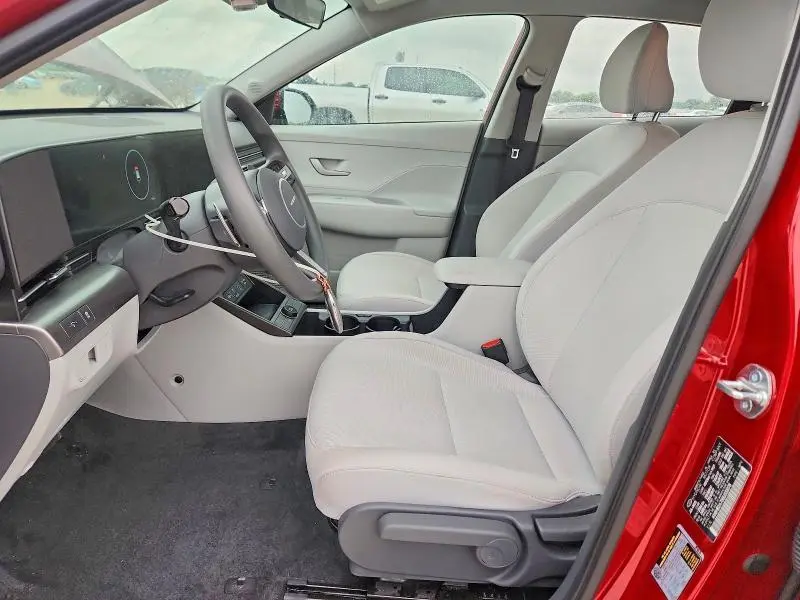 2025 HYUNDAI KONA SE  