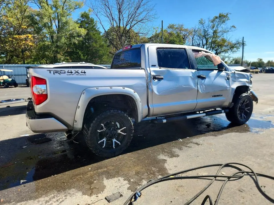 2017 TOYOTA TUNDRA SR5  