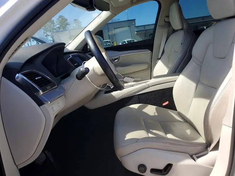 2022 VOLVO XC90 T5 MOMENTUM  