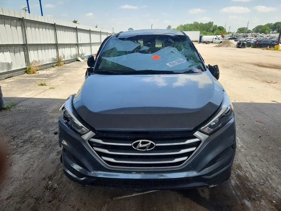 2017 HYUNDAI TUCSON SE  