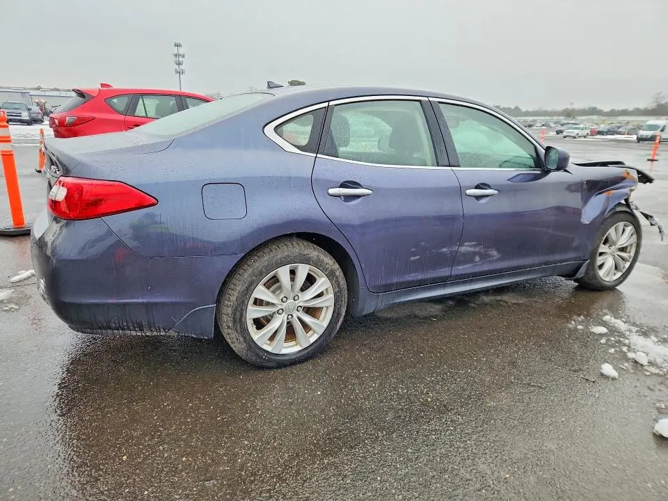 2011 INFINITI M37 X  