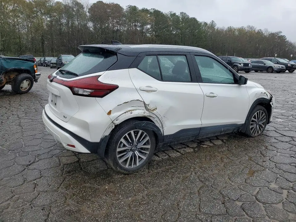 2022 NISSAN KICKS SV  