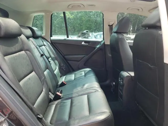 2011 VOLKSWAGEN TIGUAN S  
