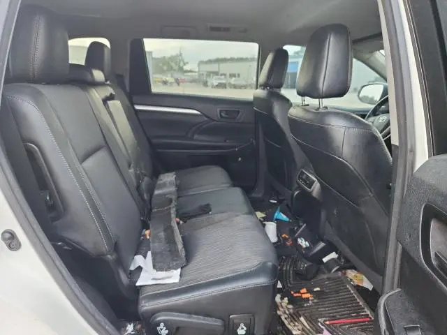 2017 TOYOTA HIGHLANDER LE  