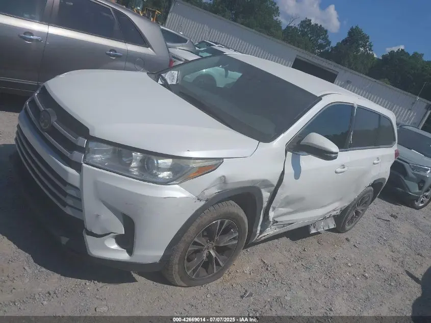 2018 TOYOTA HIGHLANDER LE