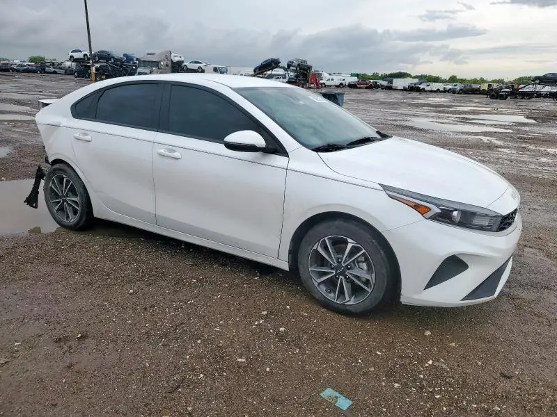 2023 KIA FORTE LX  