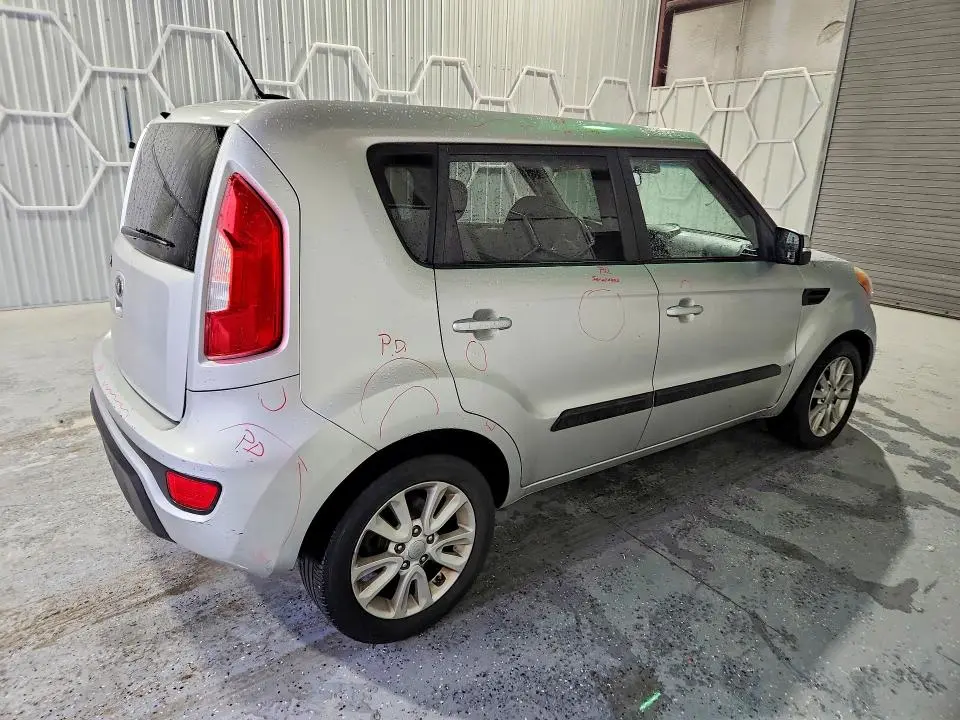 2013 KIA SOUL +  