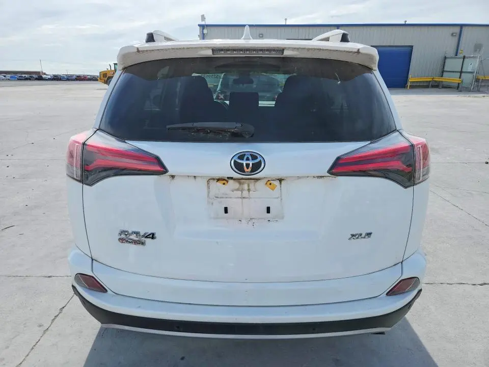 2018 TOYOTA RAV4 XLE  
