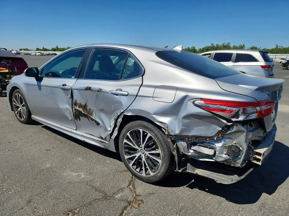 2019 TOYOTA CAMRY SE  