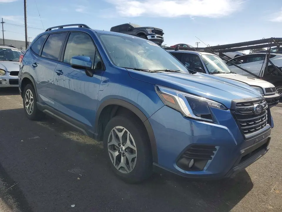 2022 SUBARU FORESTER PREMIUM  