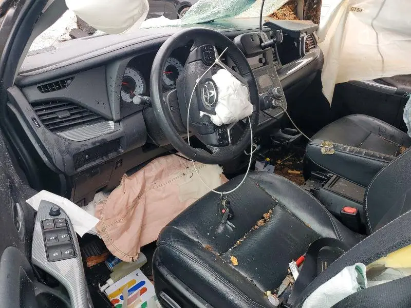 2016 TOYOTA SIENNA SE 8-PASSENGER  