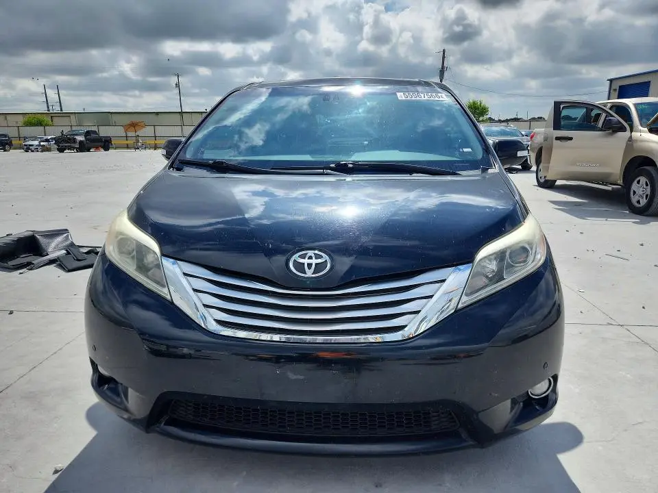 2017 TOYOTA SIENNA LIMITED PREMIUM 7-PASSENGER  