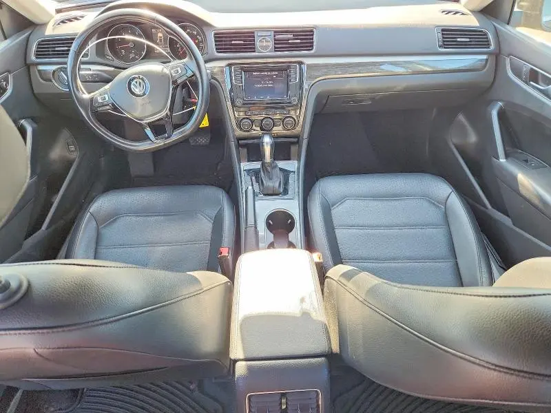 2016 VOLKSWAGEN PASSAT SE  