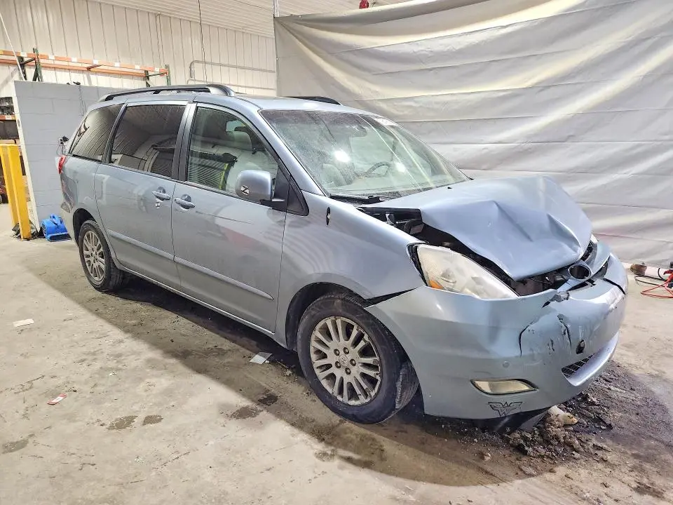 2010 TOYOTA SIENNA XLE  