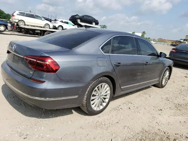 2017 VOLKSWAGEN PASSAT SE  