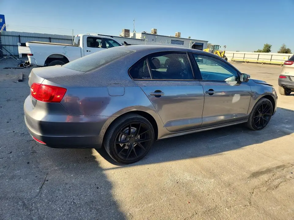 2011 VOLKSWAGEN JETTA SE  