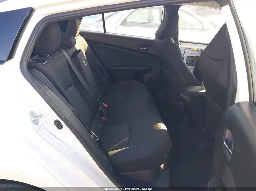 2022 TOYOTA PRIUS LE