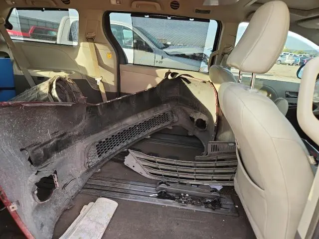 2013 TOYOTA SIENNA XLE