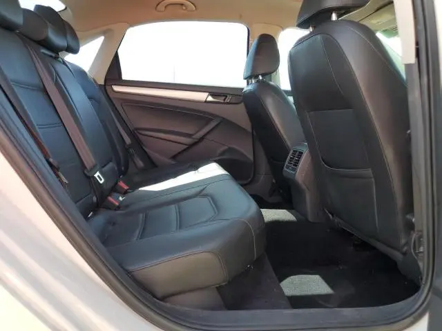 2013 VOLKSWAGEN PASSAT SE  