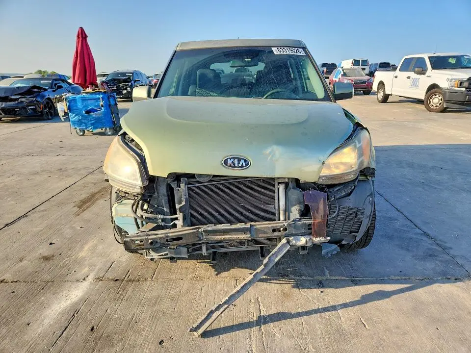2011 KIA SOUL +  