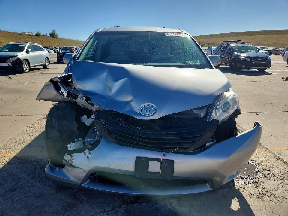 2013 TOYOTA SIENNA LE  