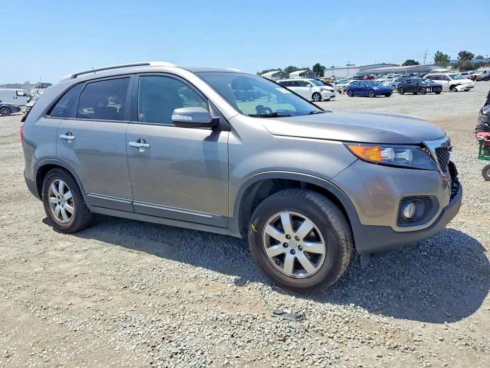 2013 KIA SORENTO LX  