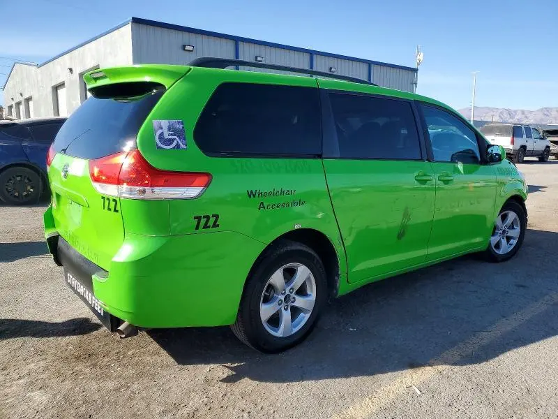 2014 TOYOTA SIENNA LE  