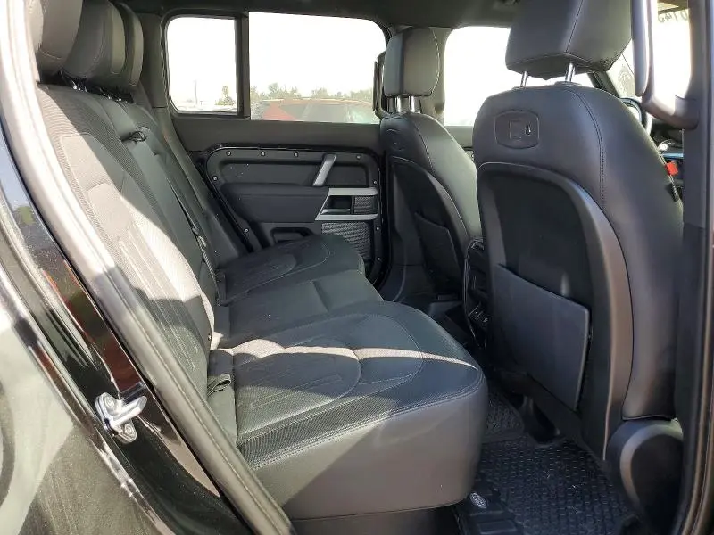 2022 LAND ROVER DEFENDER 110 X-DYNAMIC SE  