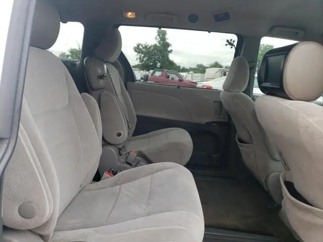 2015 TOYOTA SIENNA LE  