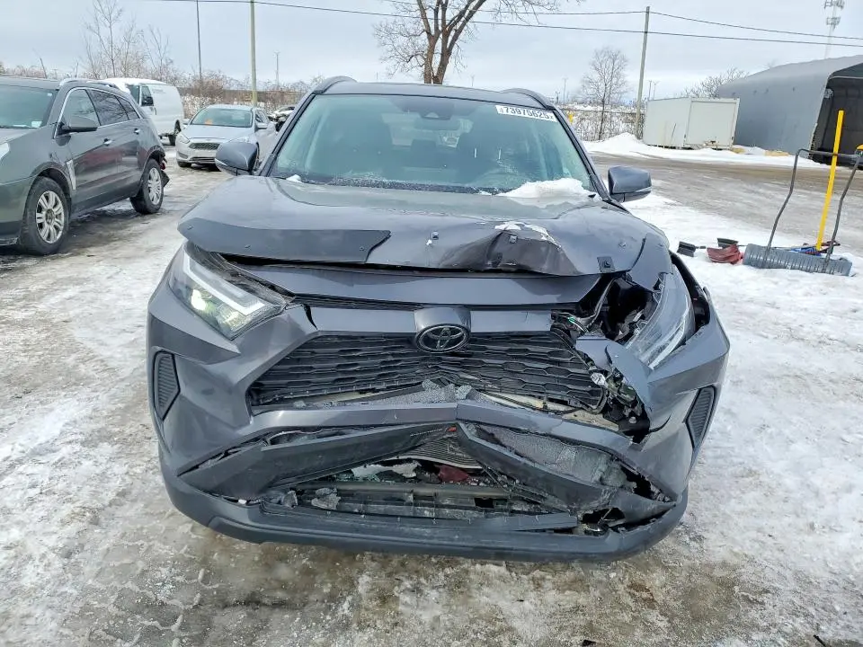 2025 TOYOTA RAV4 XLE  