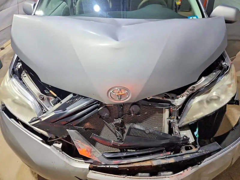 2011 TOYOTA SIENNA LE  