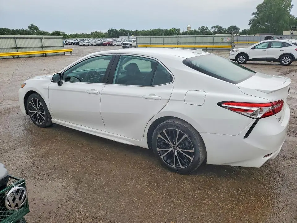2020 TOYOTA CAMRY SE  