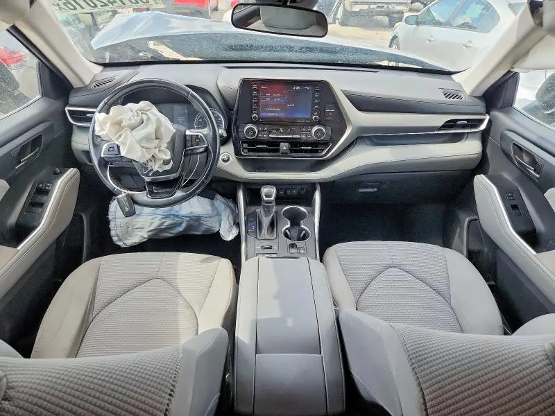 2021 TOYOTA HIGHLANDER LE  