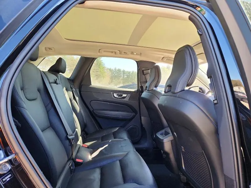 2022 VOLVO XC60 B5 MOMENTUM  