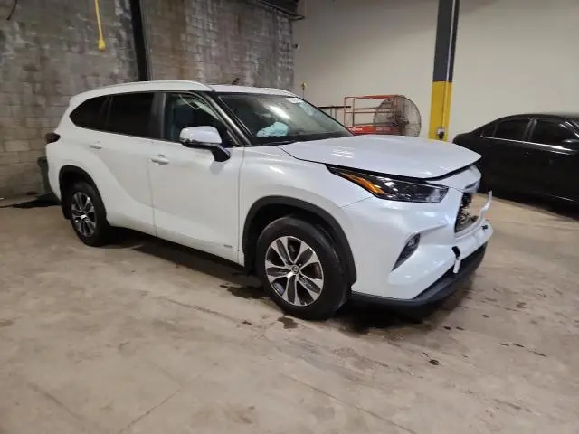 2024 TOYOTA HIGHLANDER HYBRID XLE  