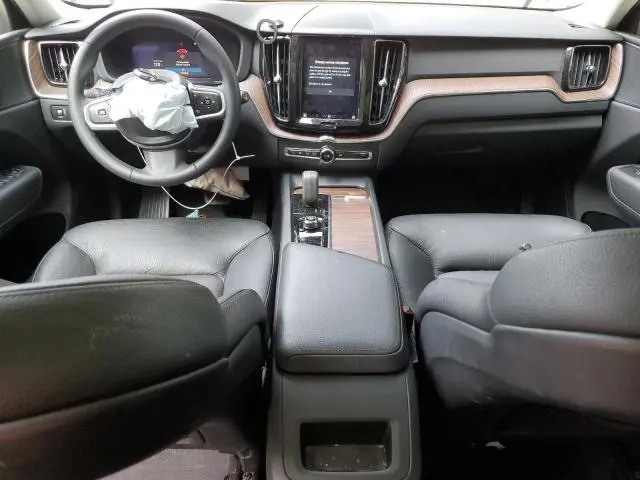2022 VOLVO XC60 B5 MOMENTUM  