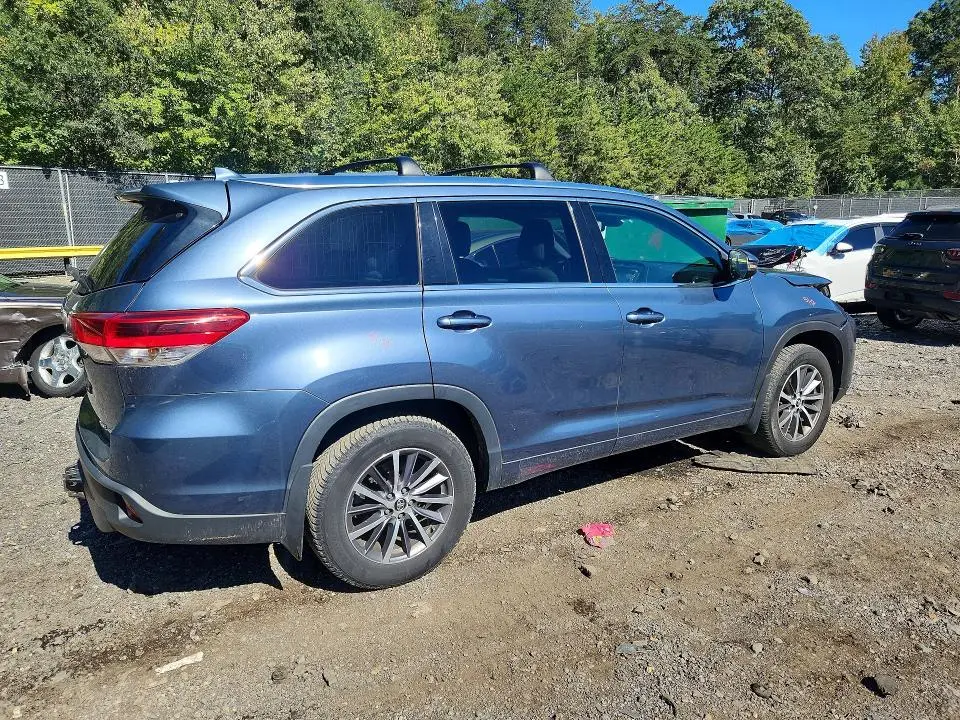 2017 TOYOTA HIGHLANDER XLE  