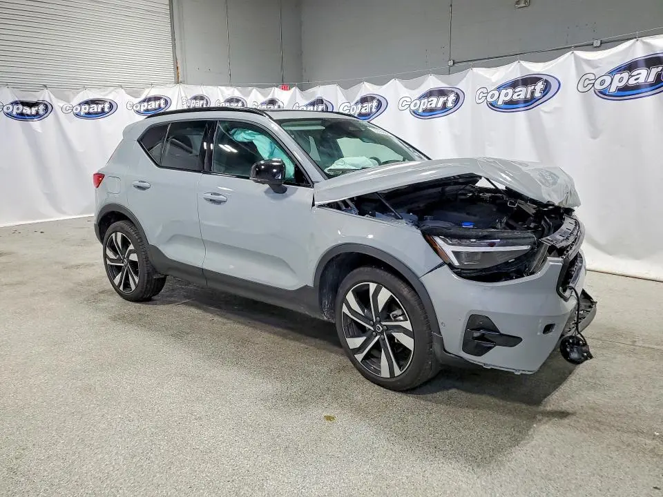 2026 VOLVO XC40 PLUS  