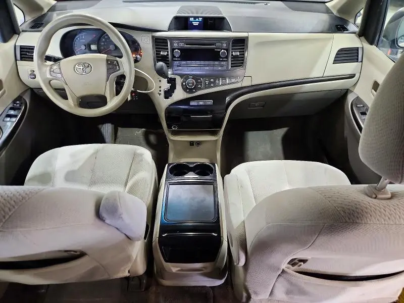 2013 TOYOTA SIENNA LE  